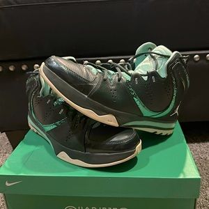 Air Jordan Men’s green and black high top basketball sneaker size-13